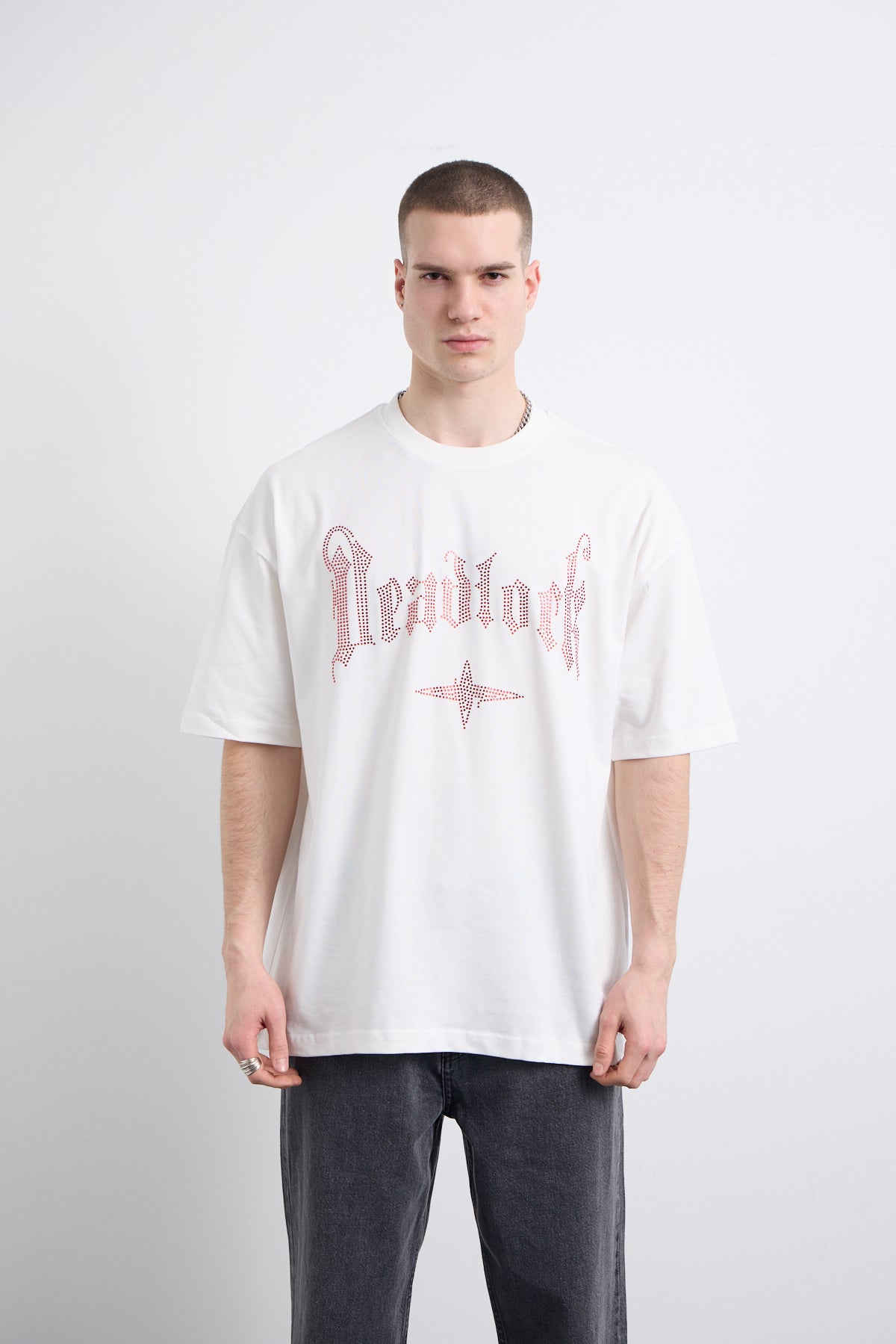 Kırmızı Taş Baskı Detaylı Beyaz T-shirt