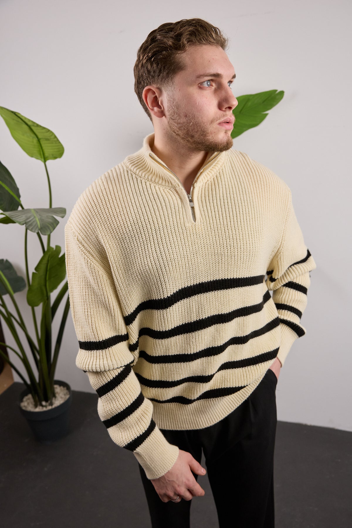 Yarım Fermuarlı Çizgili Triko Kazak Krem