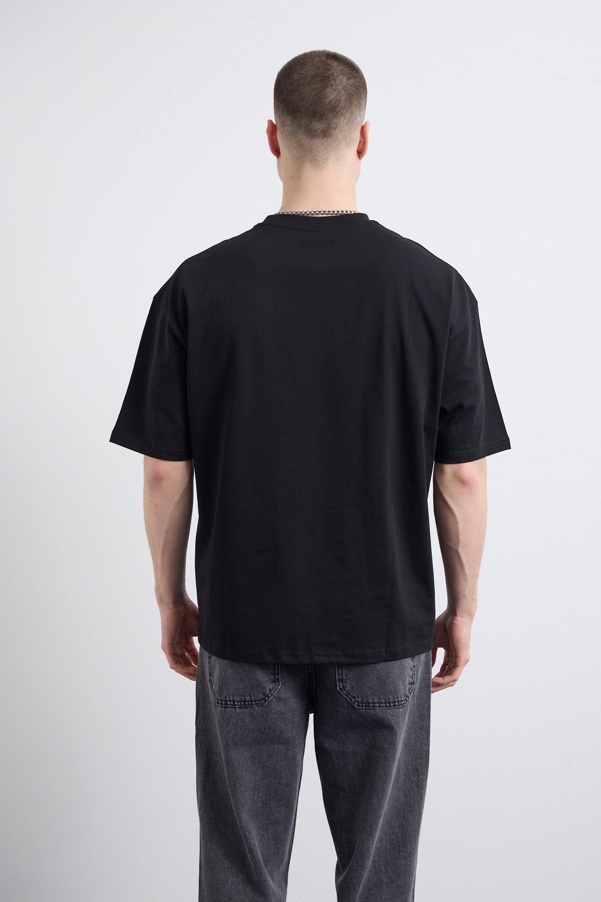 Renkli Nakış Detaylı Siyah T-shirt