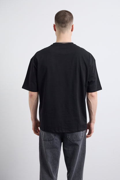 Renkli Nakış Detaylı Siyah T-shirt