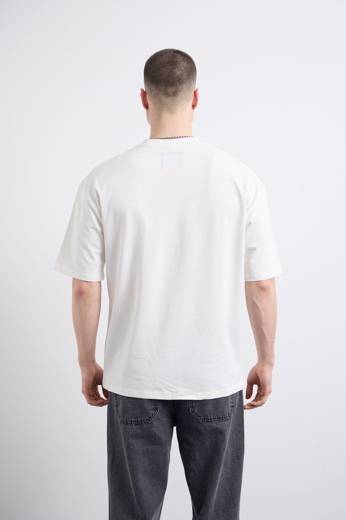Beyaz Nakış Detaylı T-shirt