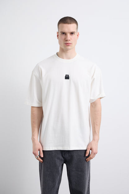 Kilit Nakış Detaylı Beyaz T-shirt