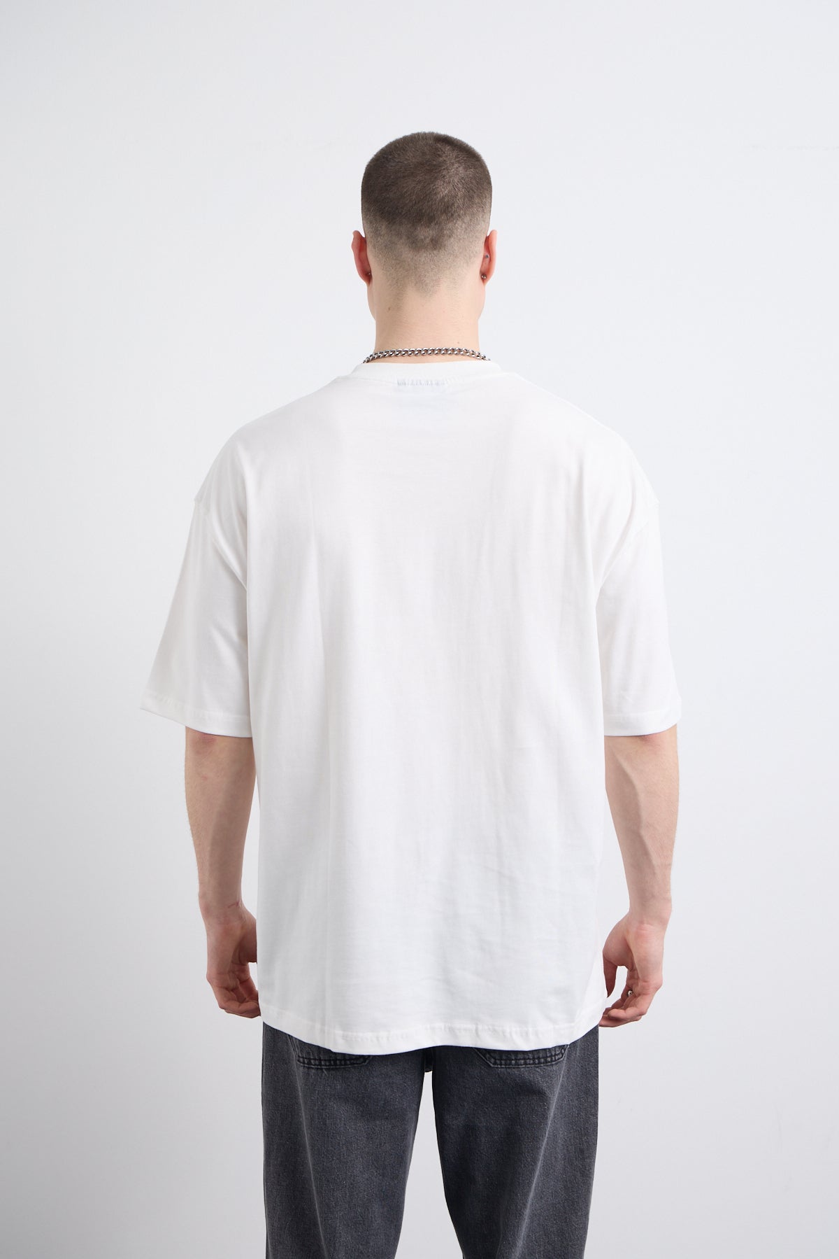 Kırmızı Taş Baskı Detaylı Beyaz T-shirt