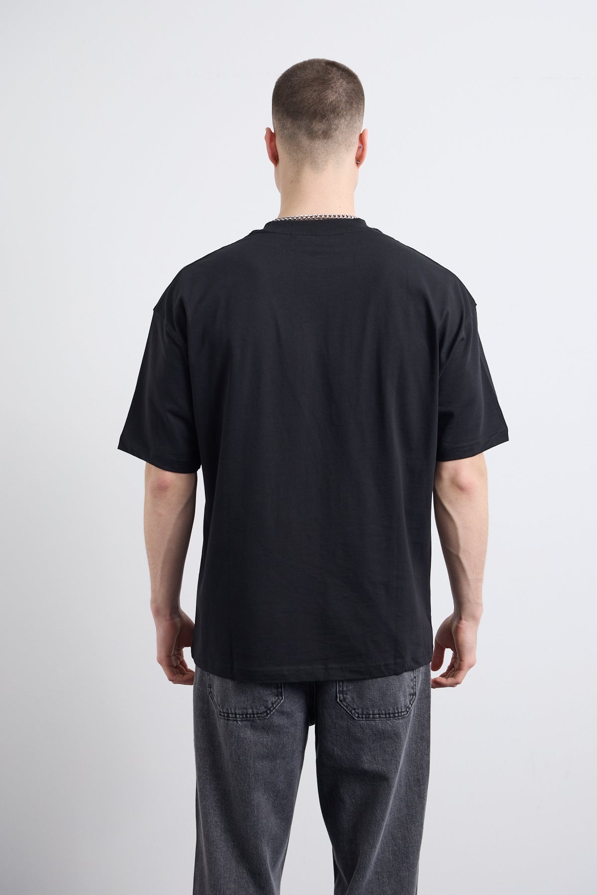 Kilit Nakış Detaylı Siyah T-shirt