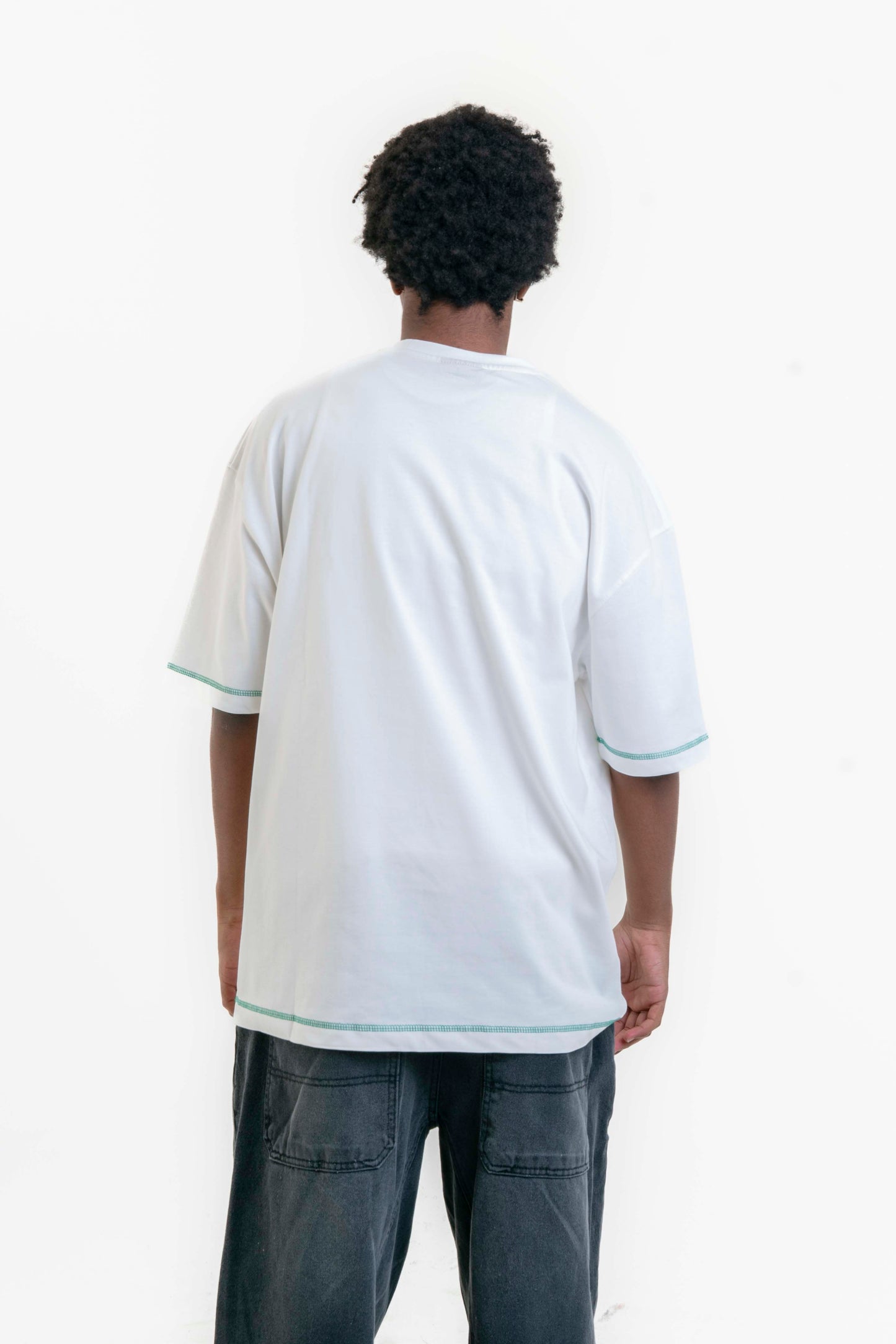 Matrix Nakışlı Oversize Tişört – Beyaz