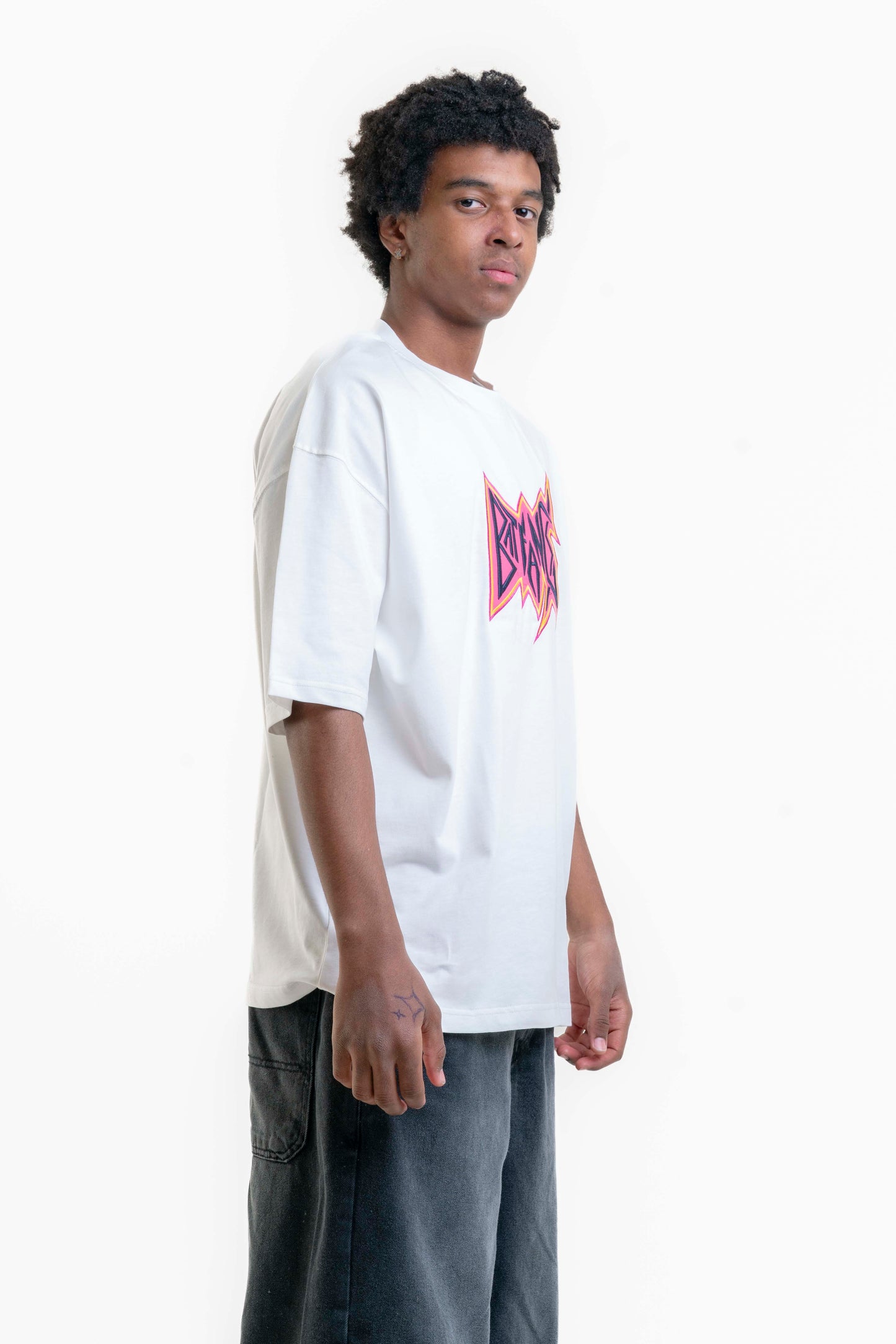 Batfang Nakış Detaylı Oversize T-shirt - Beyaz