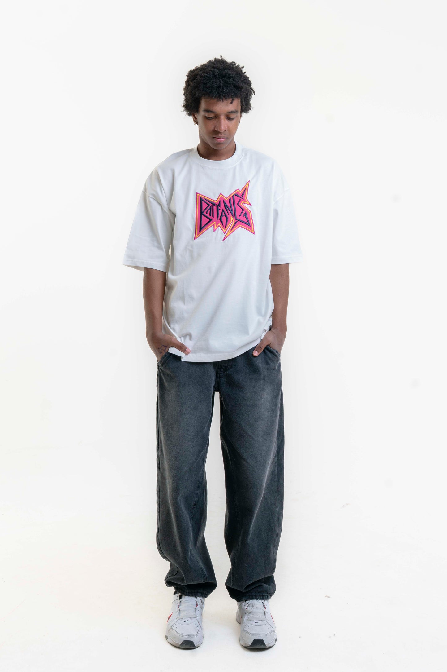 Batfang Nakış Detaylı Oversize T-shirt - Beyaz