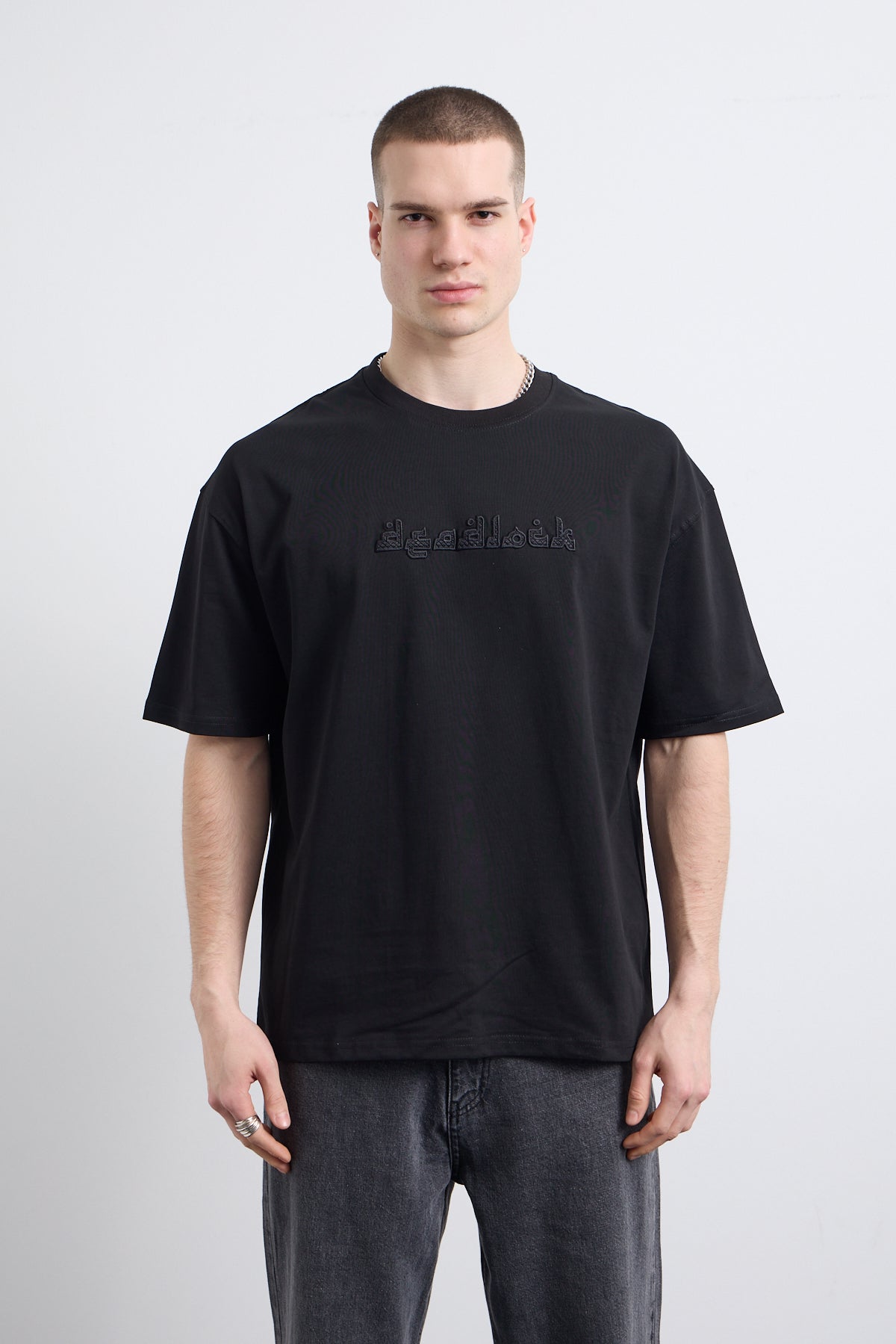 Siyah Nakış Detaylı T-shirt